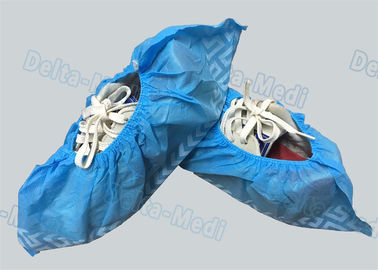 非非編まれたスキッドの使い捨て可能な外科靴は青い色15 x 40cmをカバーします