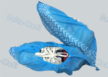 非非編まれたスキッドの使い捨て可能な外科靴は青い色15 x 40cmをカバーします