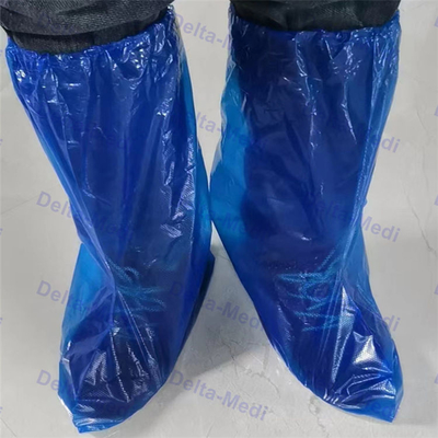 CPEの使い捨て可能な外科靴はPEの反スリップのプラスチック防水ブーツ カバーをカバーする